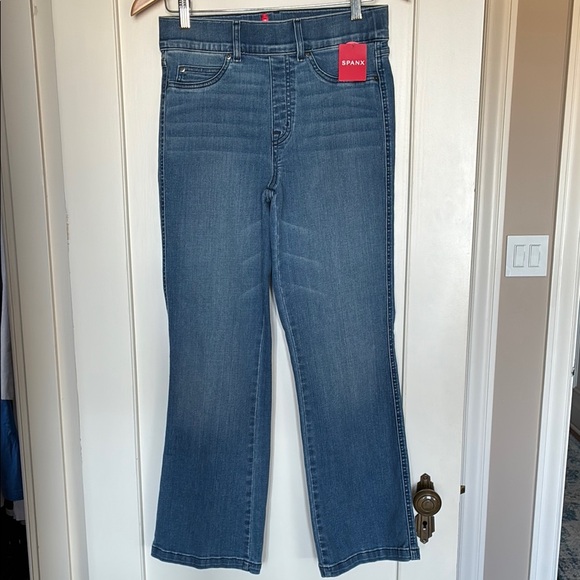 SPANX Crop Kick Flare Jeans Vintage Indigo Medium NWT - Picture 1 of 6